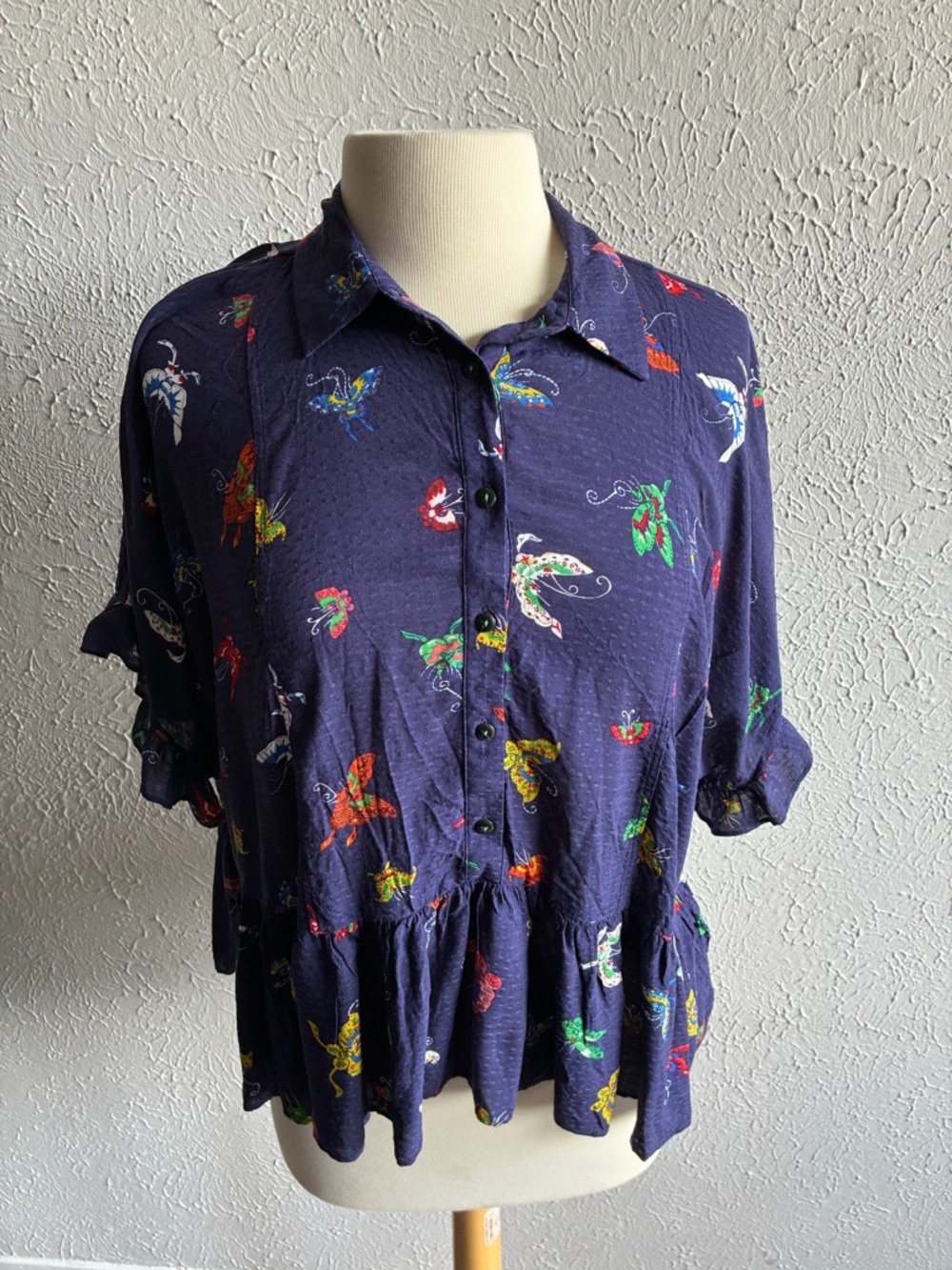 Maeve Anthropologie Mallory Ruffled Blouse Oversized Size
Small Butterfly Blue